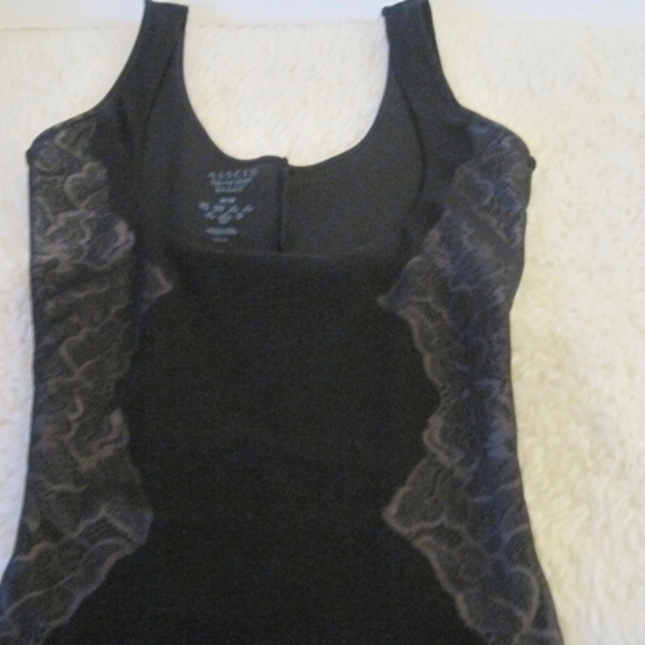 Assets Red Hot Label by Spanx Bodysuit # 10116R - Picture 2 of 12